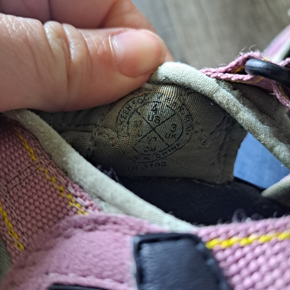 Keen sandals pink youth size 4 - Picture 4 of 4